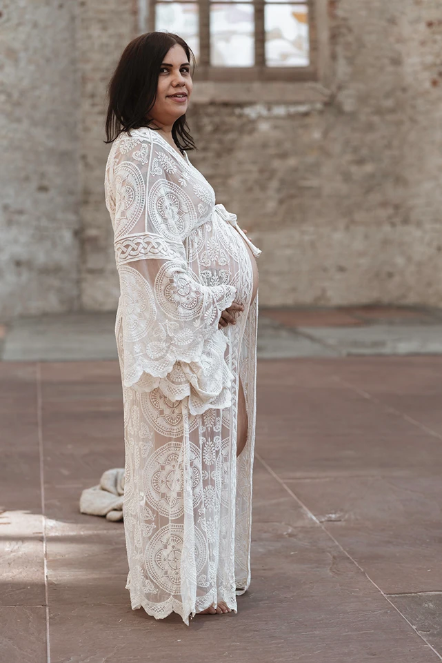 staand-moeder-met-baby